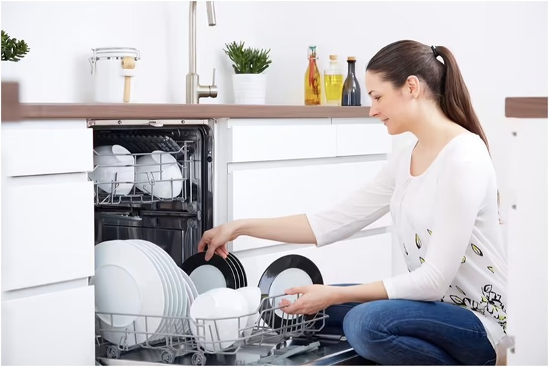 Hướng dẫn sử dụng máy rửa bát Bosch sms6zci42e chi tiết, đơn giản nhất 4 Sắp xếp bát dĩa đúng cách vào máy rửa bát