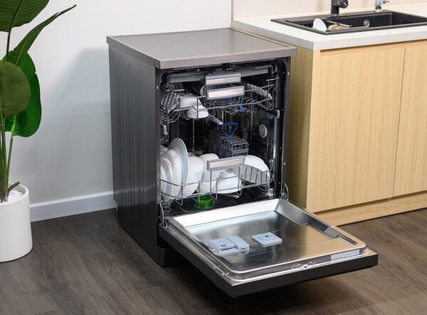 Hướng dẫn sử dụng máy rửa bát Eurosun từ A-Z 11 Hãy đợi 10 phút sau khi máy dừng hoạt động rồi mới nên mở máy để đảm bảo an toàn
