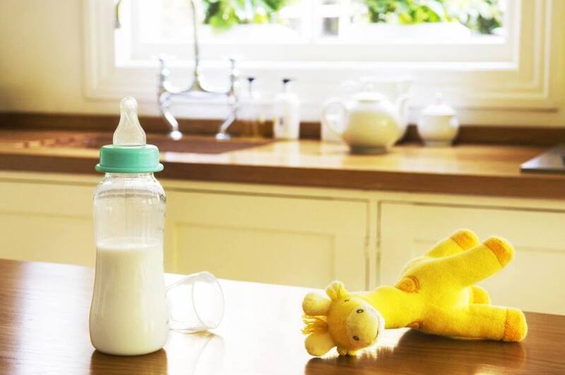 14 lợi ích của máy rửa bát đem lại cho gia đình bạn 12 Máy rửa bát có khả năng làm sạch và diệt khuẩn cho bình sữa, đồ chơi trẻ em