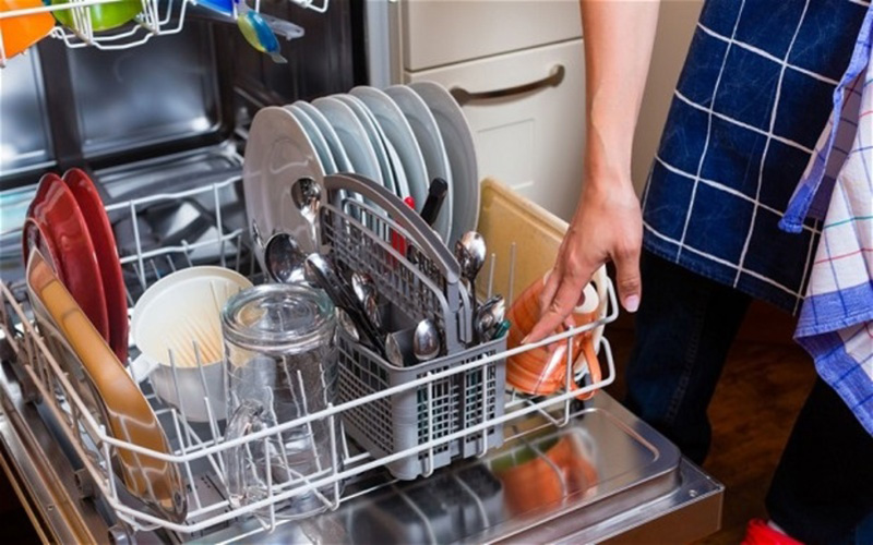 14 lợi ích của máy rửa bát đem lại cho gia đình bạn 5 Máy rửa bát giúp bảo vệ an toàn cho người sử dụng và các thành viên trong gia đình