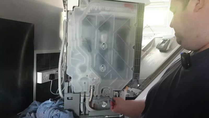 Cách khắc phục lỗi van két nước trên máy rửa bát Bosch