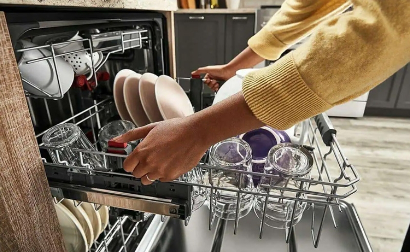 Có nên kết nối máy rửa bát với nguồn nước nóng không? Ưu nhược điểm bạn cần biết 2 Sử dụng nước nóng trong máy rửa bát mang lại khả năng tiệt trùng cao