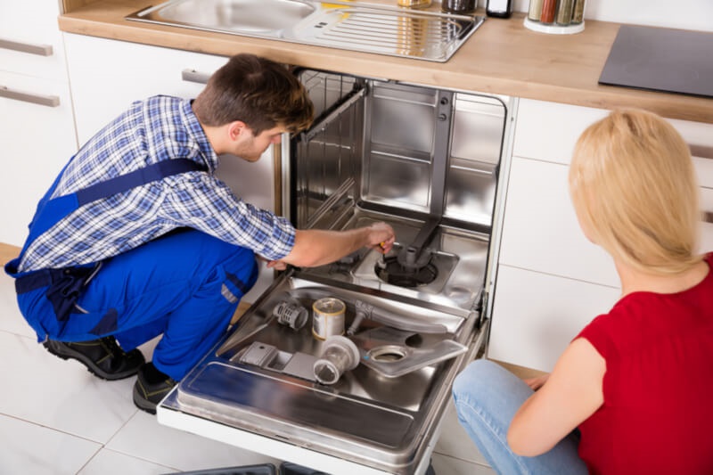 máy rửa chén bị rò rỉ nước