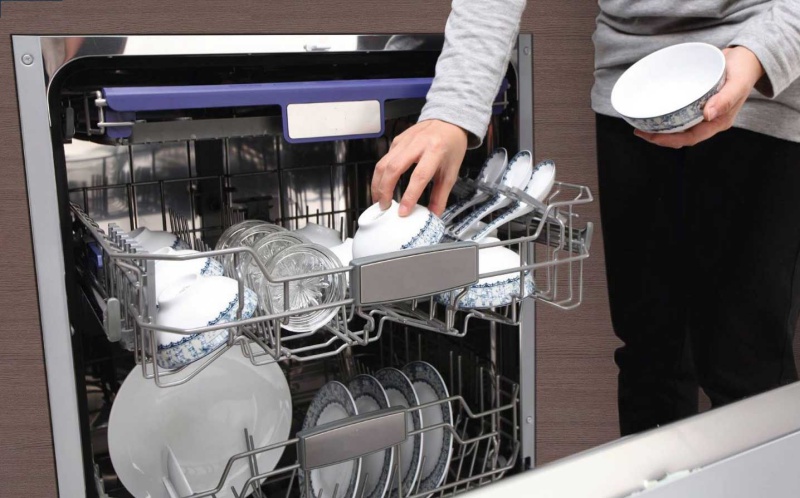 máy rửa chén không rửa được khay trên cùng