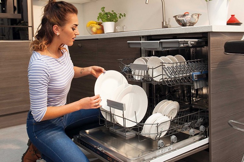 Vì sao máy rửa chén không tan xà phòng? Cách khắc phục đơn giản 2 máy rửa chén không tan xà phòng