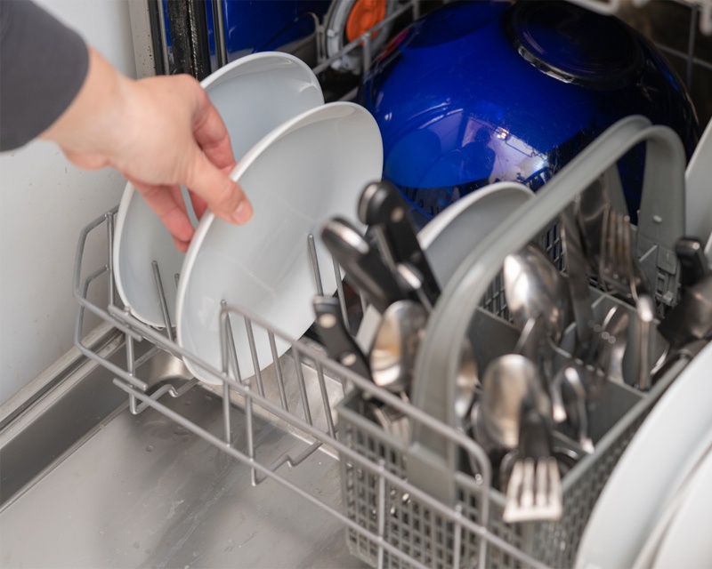 Vì sao máy rửa chén không tan xà phòng? Cách khắc phục đơn giản 4 máy rửa chén không tan xà phòng