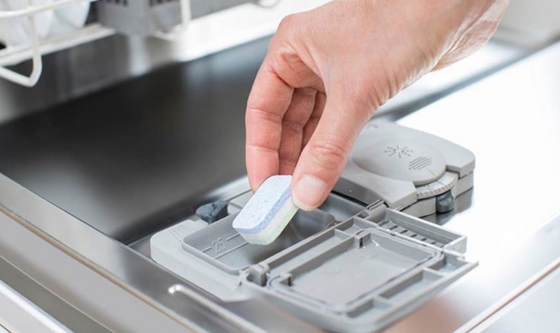 Vì sao máy rửa chén không tan xà phòng? Cách khắc phục đơn giản 5 máy rửa chén không tan xà phòng