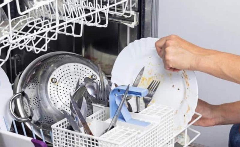 Nồi chảo rửa bằng máy rửa chén có hiệu quả không?