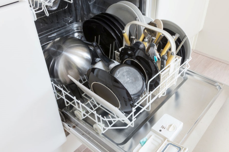 Nồi chảo rửa bằng máy rửa chén có hiệu quả không? 4 Nồi chảo rửa bằng máy rửa chén
