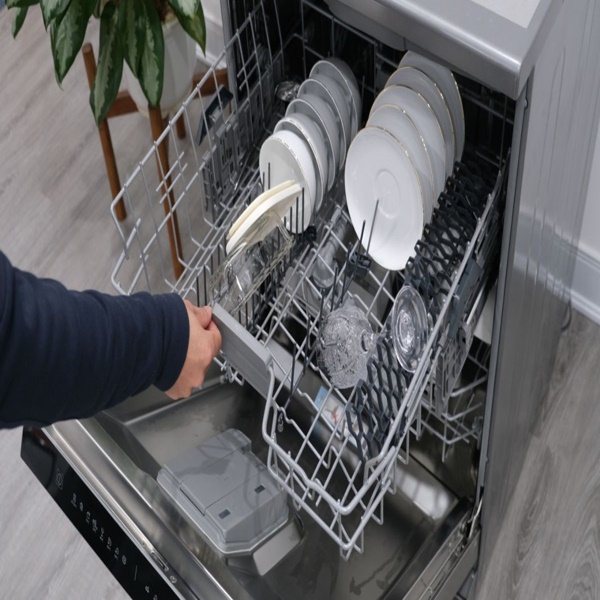 AquaSensor điều chỉnh lượng nước sử dụng dựa trên mức độ bẩn của nước, giúp tiết kiệm nước và đảm bảo hiệu quả làm sạch