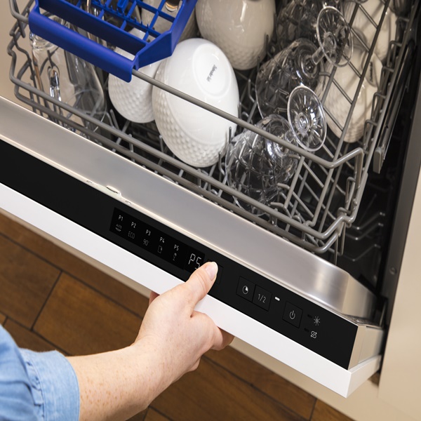 Chế độ khóa trẻ em giúp ngăn chặn trẻ em nghịch ngợm bảng điều khiển, đảm bảo an toàn khi sử dụng