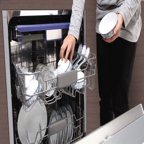 Intensive Zone giúp tăng cường áp lực nước tại khu vực giỏ dưới, đồng thời loại bỏ hiệu quả các vết bẩn cứng đầu bám dính trên nồi chảo
