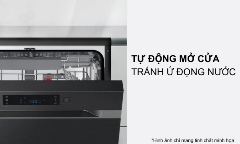 Samsung DW60CG550FSGSV tự động mở cửa sau khi rửa giúp thoát hơi nước