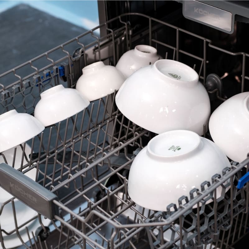 Khay giữa dùng để chứa các loại bát con, bát to, đĩa, cốc