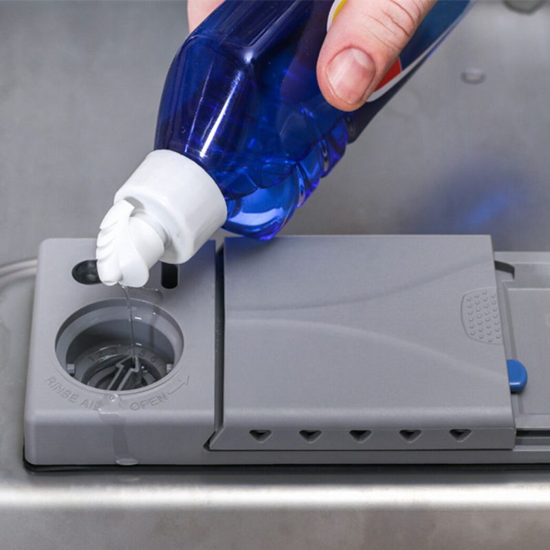 Sử dụng chất tẩy rửa chuyên dụng dành cho máy rửa bát